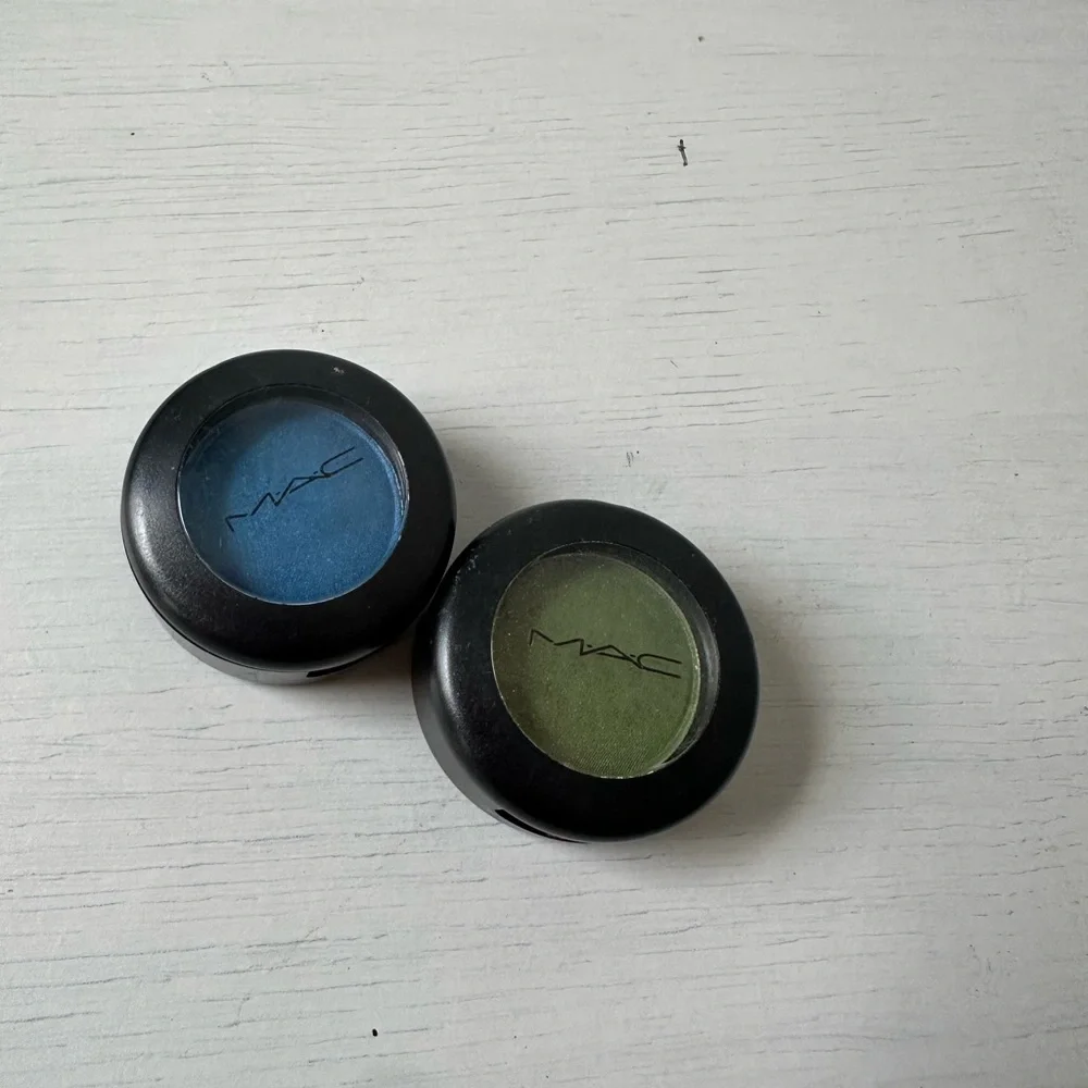 MAC - EYESHADOW FRESHWATER BLUE SWIMMING GREEN LIGHTLY SWATCHED - Picture 2 of 8